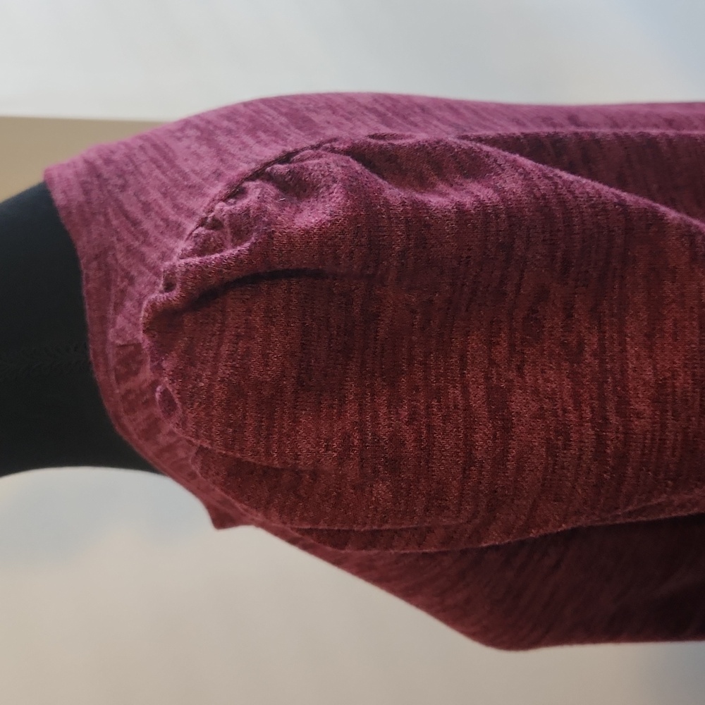 Maroon puffed sleeve top - Picture 6 of 8